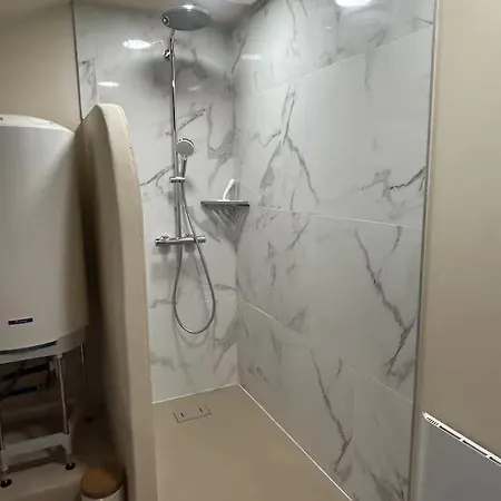 Maison 4 Personnes, Tv Connectee Joinville